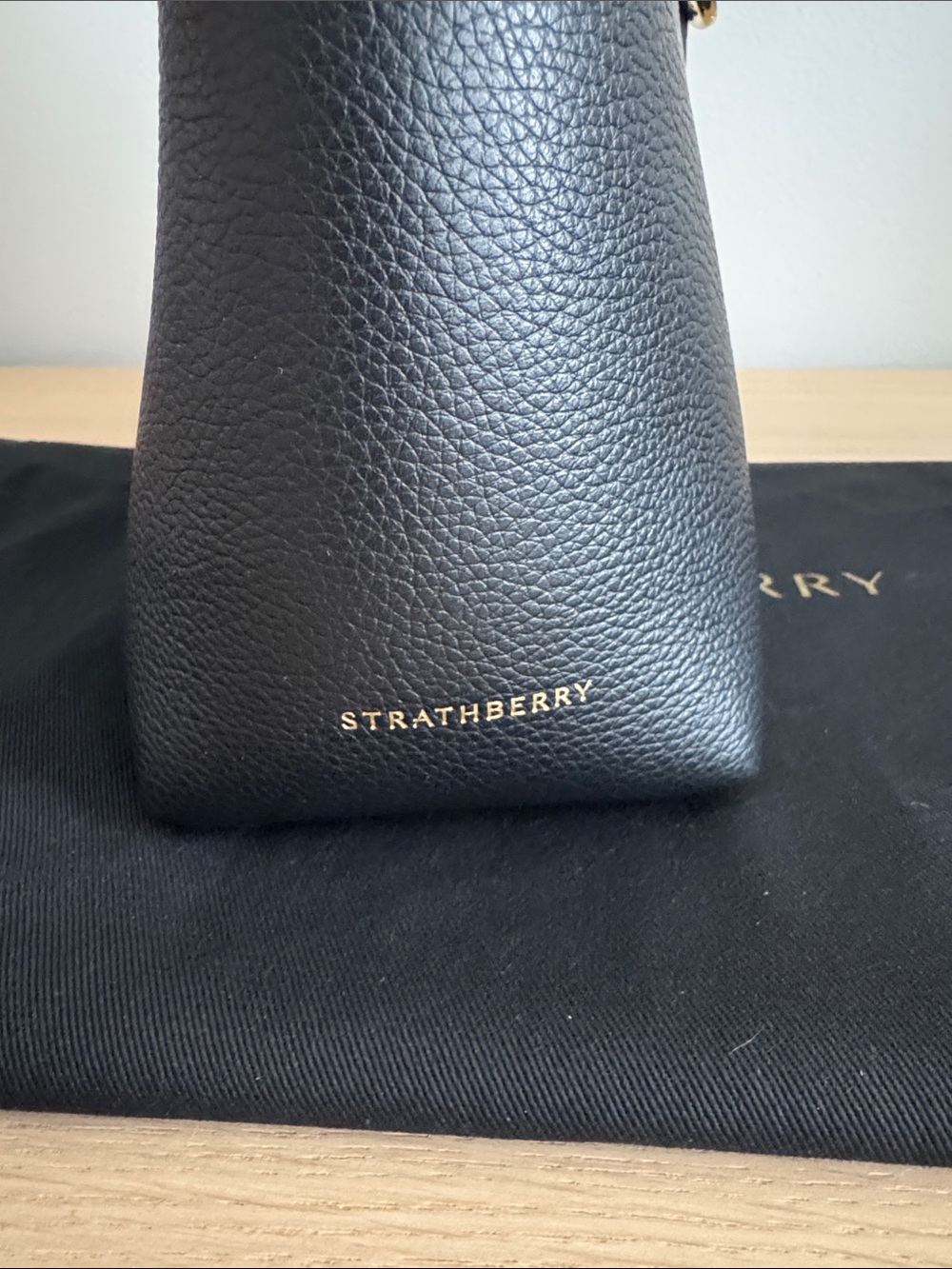Strathberry Kite Hobo black with gold hardware - Picture 5 of 13